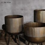 Cache Pot en métal couleur bronze avec support_7